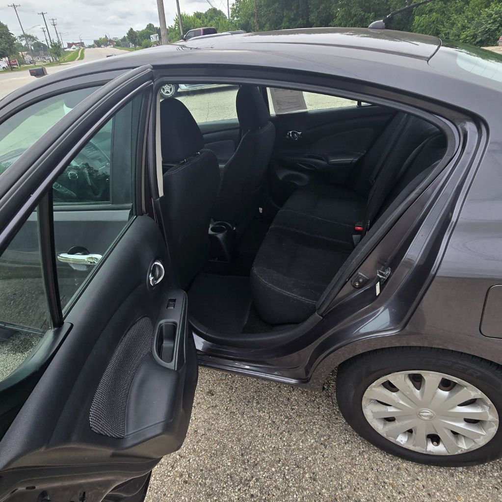 2015 Nissan Versa Sedan SV - Photo 10